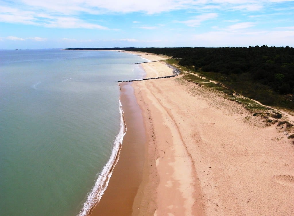 best wing foil spots around la rochelle