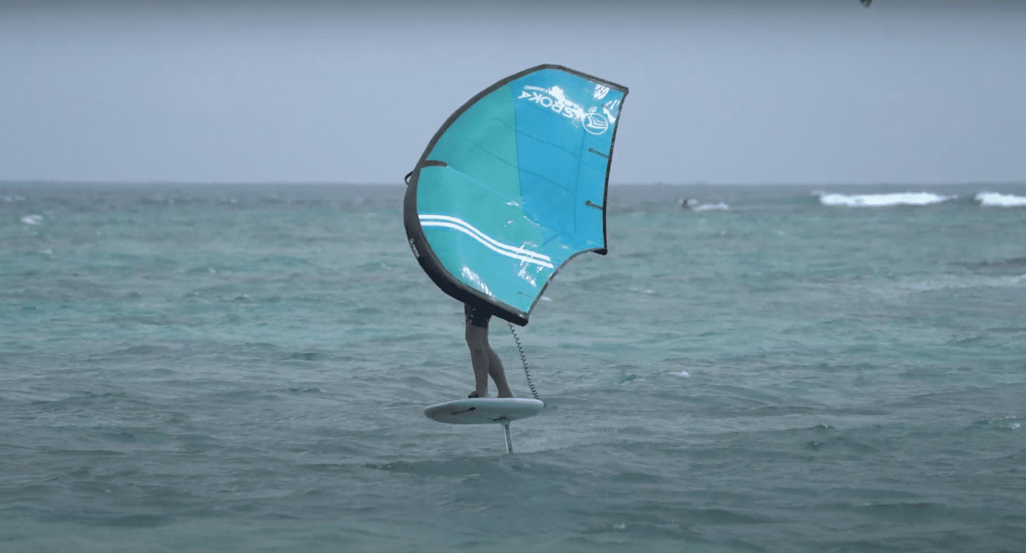 virement de bord en wingfoil