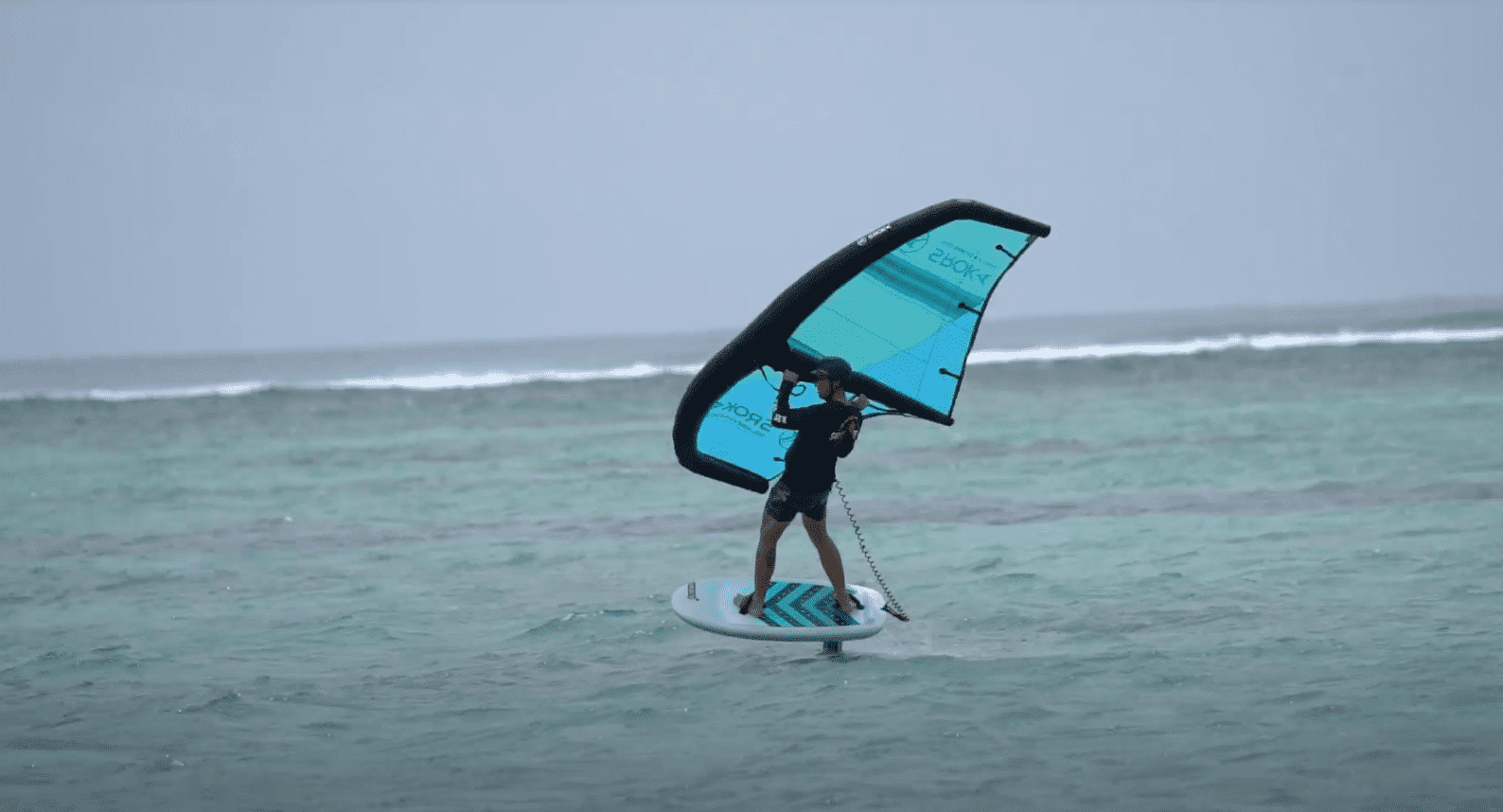 faire un tack backside en wingfoil