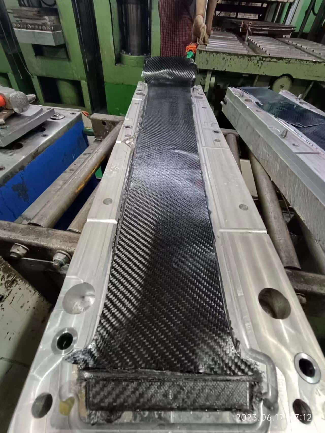 positionnement du carbone dans le moule